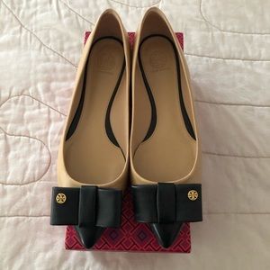 Tory Burch Aimee Sun Beige/Black Flat